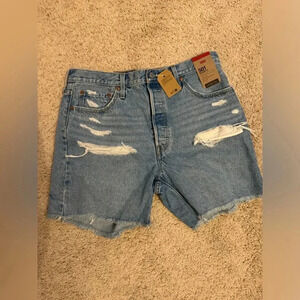 NWT Levi’s 501 distressed denim short
